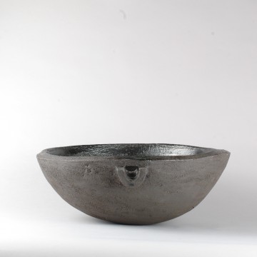Vasque en grès au jardin