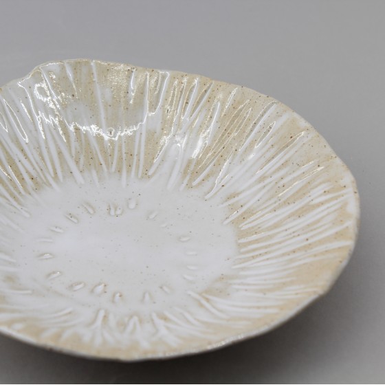 Assiette plate " pétales "