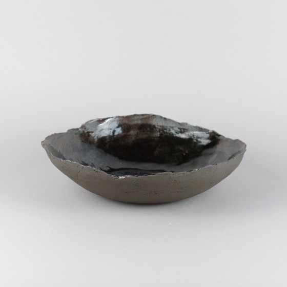 Black presentation bowl