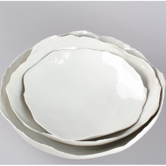 Shallow porcelain bowl Shallow porcelain bowl